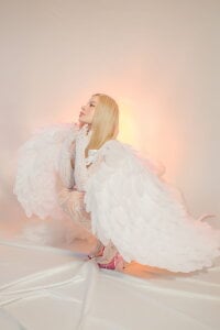 LolaAngellx Angelita on the outside, warm on the inside. Happy Valentine's Day.🔥💗 Billede