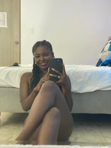 CharlotteTarlor Public Pic