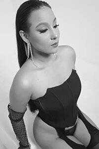 AlanaMuller_ Black and White Pic 3