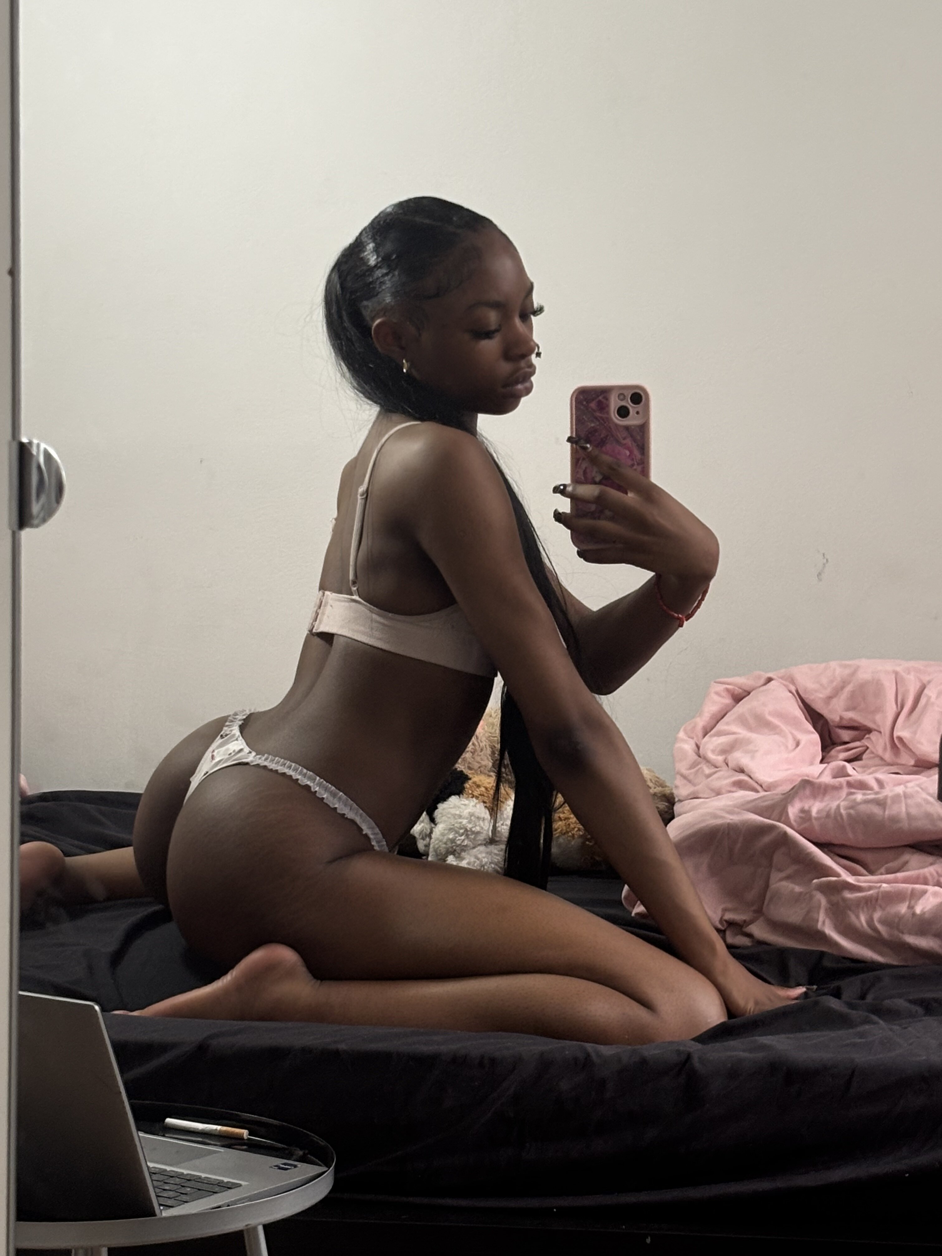 19歳イギリス黒人美女dior-bby