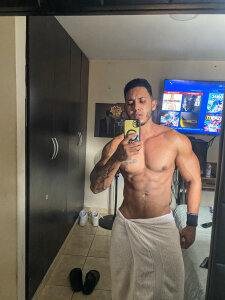 hotthreparty Public Pic 3