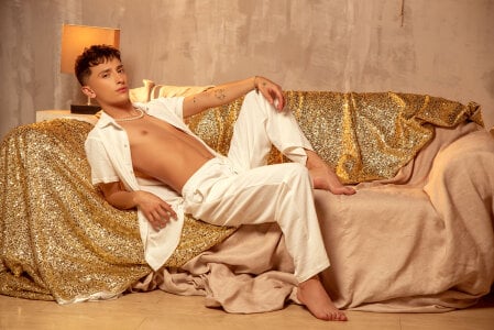 Thiago_Jones1 And how about white? Pic 2