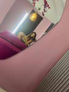 arya_alaya_cr PINK ROOM Pic 5