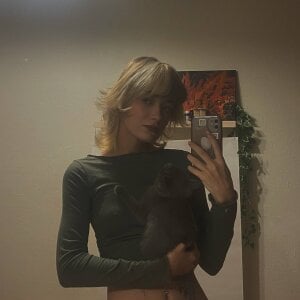 EmilySkyline Public Pic