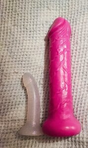 SMLove51 😯 Choisi se fameux Gode xxl de ma couleur préférée pour 60 jetons 🔞 Pic