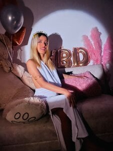 Aleja_oficial kullanıcısının my happy and beautiful hot birthday 🫠🔥🥳 albümü -  fotoğraf