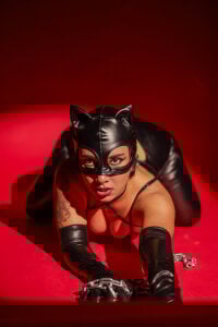 Robin_H00t ❤ Cat woman Ivanna Pic 4