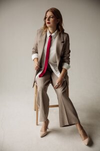 YourUniverser Businesslike, daring and sexy Pic 2