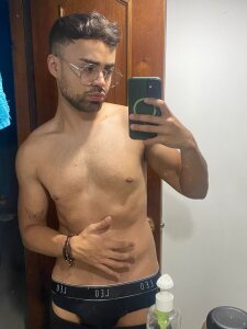 hornytwins15 Public Pic 4