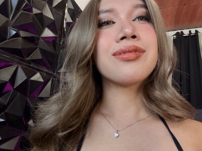 MaxCollinsのlovelyの 2枚の写真