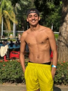 Straight_with_curls Pool 🔫 Pic 2