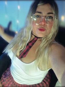 teffi_smith25 schoolgirl Pic 3