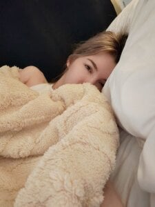 Emmie_shy Public Pic 5