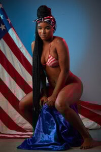 Dressed (or maybe not) to make history this 4th 🇺🇸💋 de malu_horny_69 Fotos 5