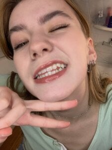 RochelCozzi fragment of a home photo shoot Pic 6