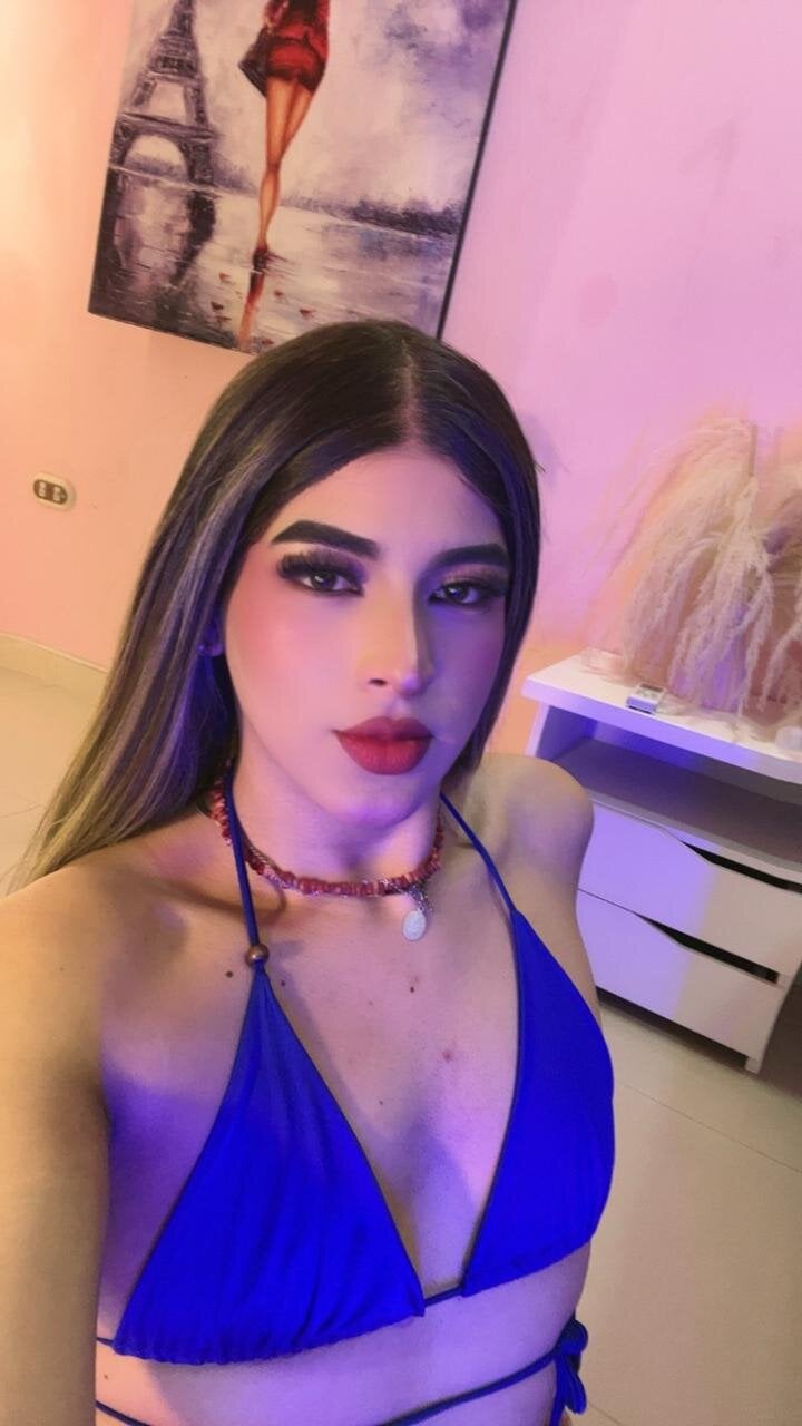 camii_raux Trending Pic 3875