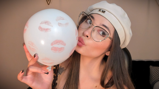 AlinaKravitzのEroticism with Balloons 🎈💋の 3枚の写真