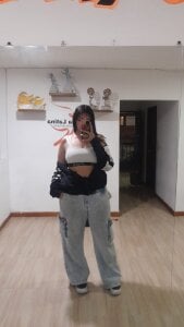 who_is_milyxx 🌻🌼the brunette and her flowers🌻🌼 Pic