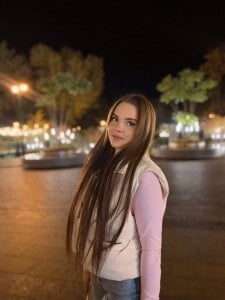 Angelina_REU evening promenade Billede 6