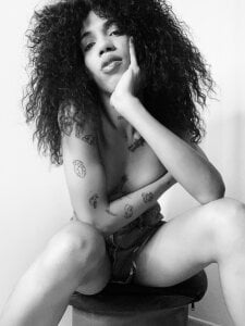 _Larabbitxx 💎 BlackandWhite 💎 Pic 2