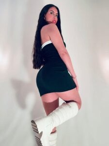 Alana_HotterrPublic Bild 3