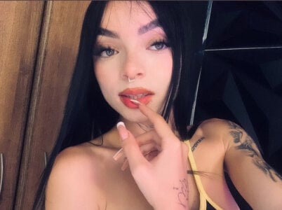 scarlettvelvet_ Public Pic 2