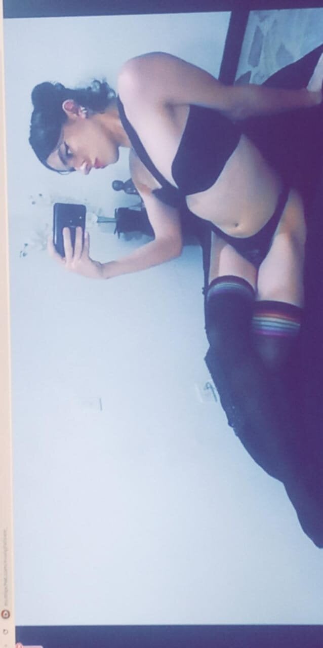 صور JustinePerry الرائجة  7210