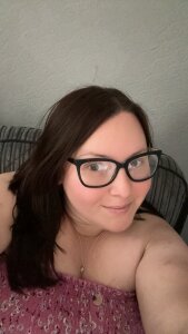 Curvy-Clare-30 Everyday favs Pic 6