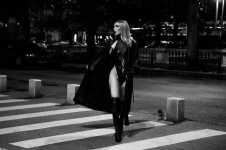 KylieBlaze City nights, city lights Pic