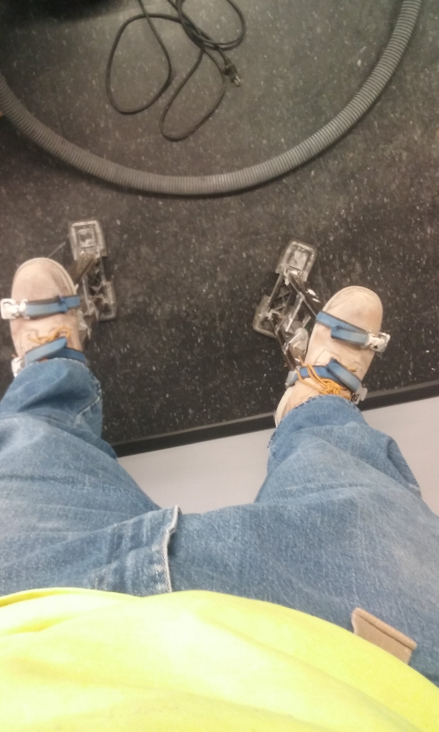 32666damon Public Hình 2