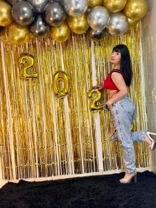 "Starting the year without clothes and with a lot of energy. Come join me for the first time! 🥂🔞 de Zulema_R1  Imagens