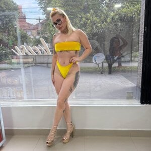 CandieGilson__ A pretty yellow 💛 사진 3