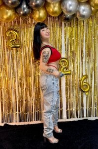 "Starting the year without clothes and with a lot of energy. Come join me for the first time! 🥂🔞 de Zulema_R1  2 Imagens