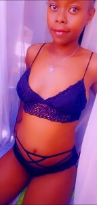 petite_XOXO
