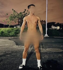 black_xun 野裸public Pic 2