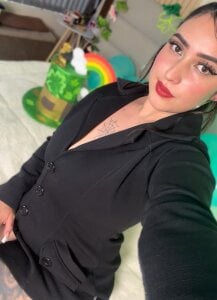 Chloe1126_ Let’s toast to luck, friendship, and happiness 🍀 Εικόνα