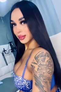 tinaqueen_noa One of my favorite colors 💎 Foto 4