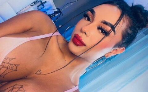 tinaqueen_noa Don't just stare... write to me.👀 Foto 3