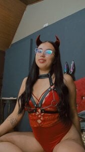 Valk_submissiveA LITTLE DEVIL WHO ONLY FOLLOWS YOUR ORDERS Bild 2