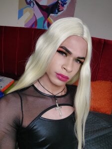 DianaCisnerosBlonde Girl. Bild 3