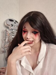 AishaAysitt My new Halloween look is a clown! Pic