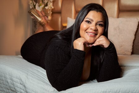 SelennaCooper Curvy Goddess Pic 4