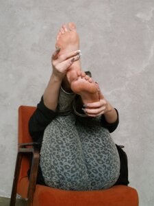 Lily_Ember Your gaze makes me feel hot. Pic 3