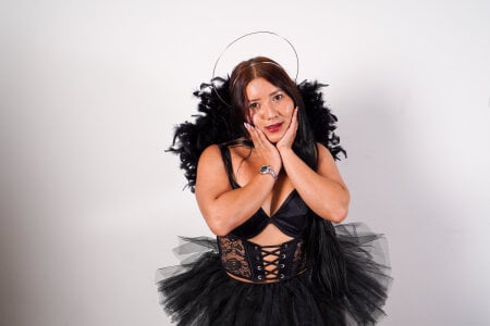 alexa_pariss “A sigh of sin wrapped in black wings 🖤” Billede 8