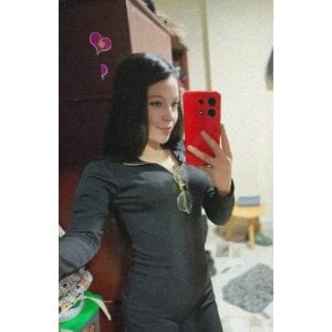 LucyEvans_ Public Photo 2