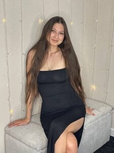 Ella_Burns Public Pic 2