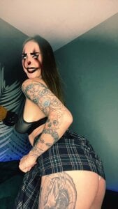 ChristyCraymeのLook who’s here 😈の 2枚の写真