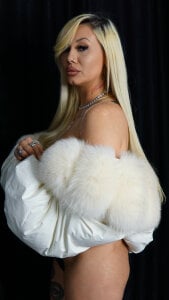 AlmaRusell Too hot to handle 💕😍 Hình 4