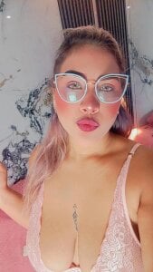 Zoe_Glow Public Pic 4