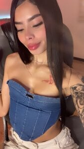 U favorite doll💓 od GuggaHell  2 snímek